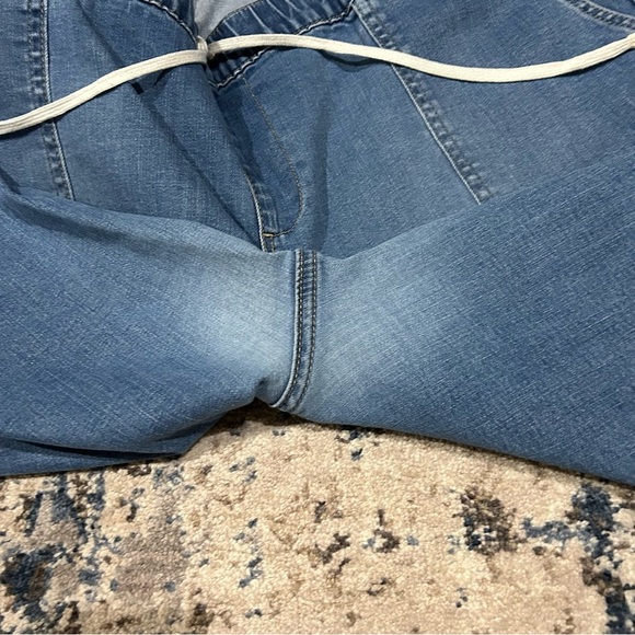 Torrid Crop Pull-On Mid-Rise Super Soft Boyfriend Jeans Size 3X - Picture 5 of 10
